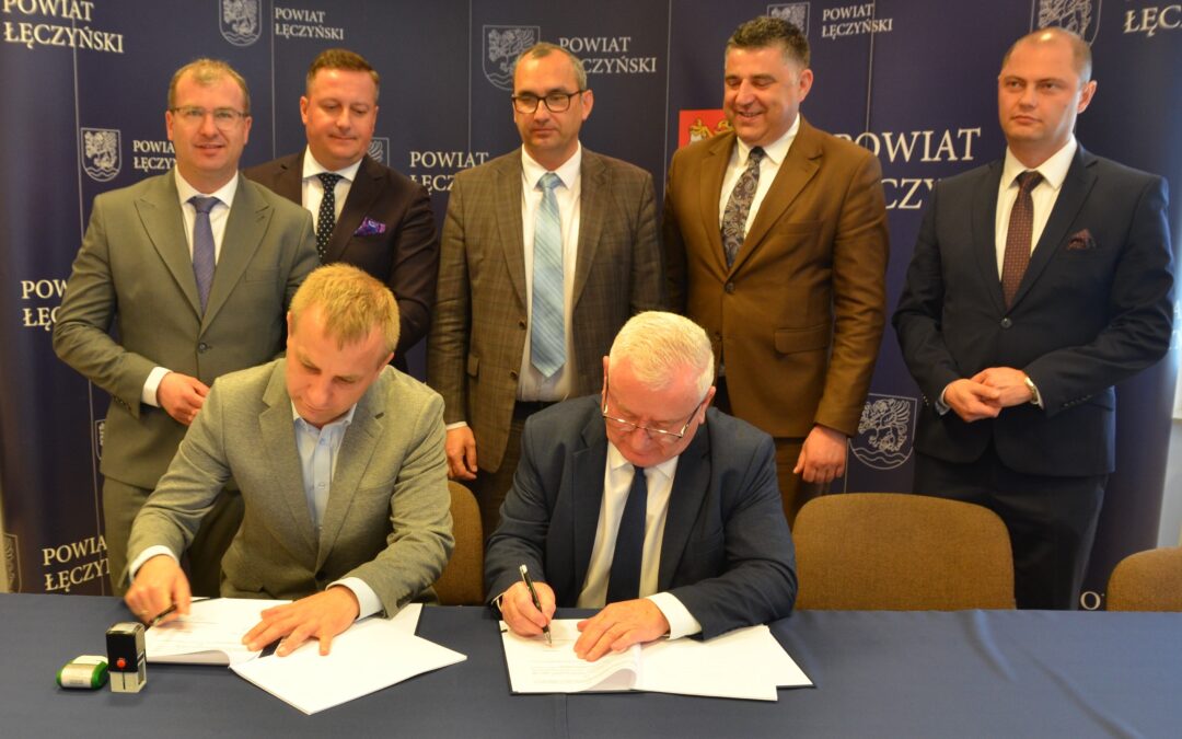 Podpisanie umowy z wykonawcą na przebudowę drogi powiatowej 1714L w miejscowości Piaseczno