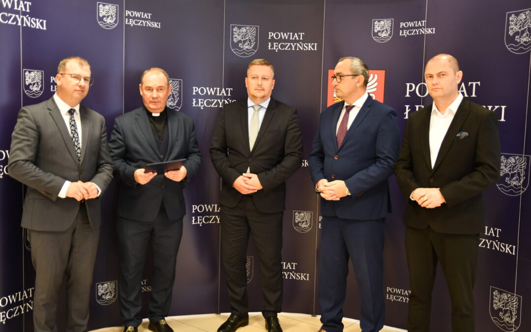 Renowacja zabytkowego ogrodzenia cmentarza w Łęcznej